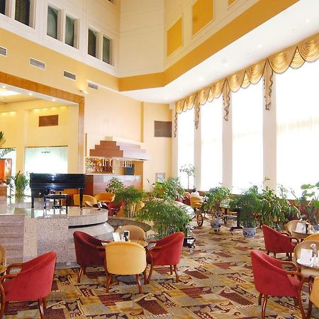 Yinhe Dynasty Hotel Чънду Екстериор снимка