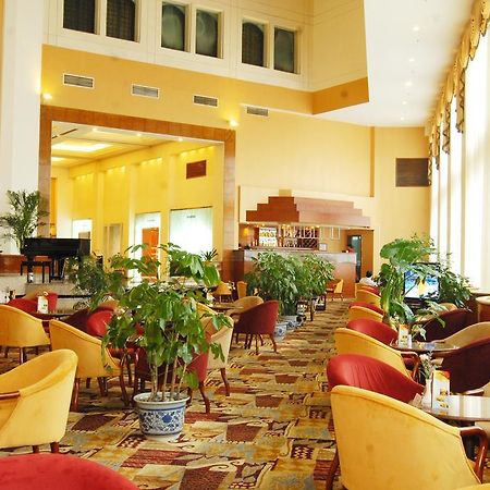 Yinhe Dynasty Hotel Чънду Екстериор снимка