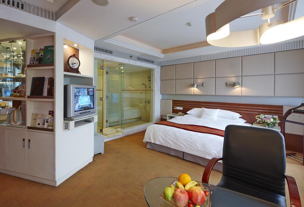 Yinhe Dynasty Hotel Чънду Екстериор снимка