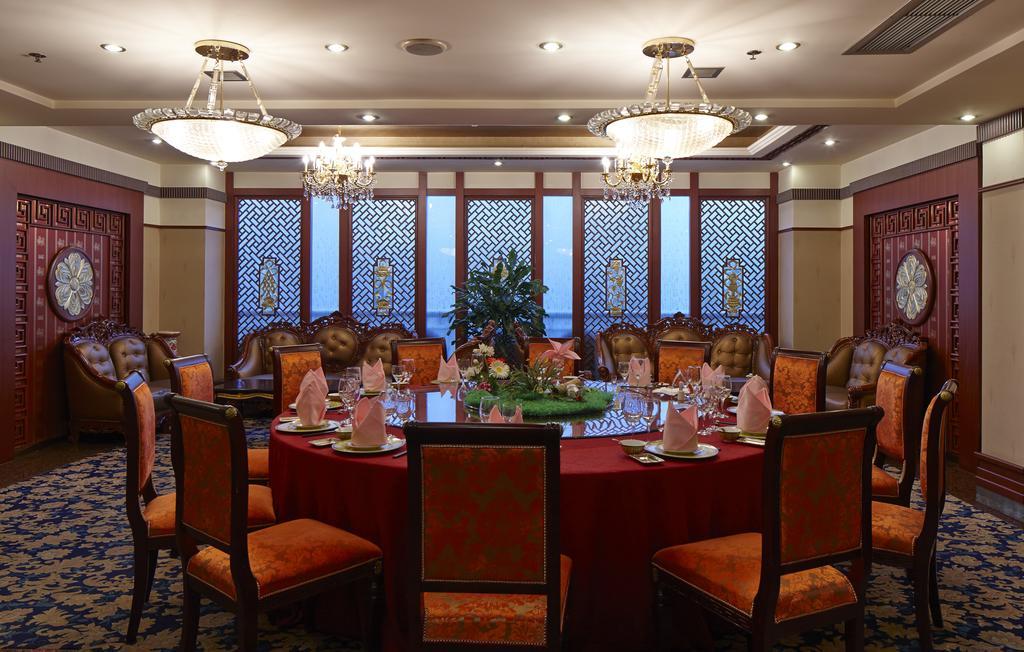 Yinhe Dynasty Hotel Чънду Екстериор снимка