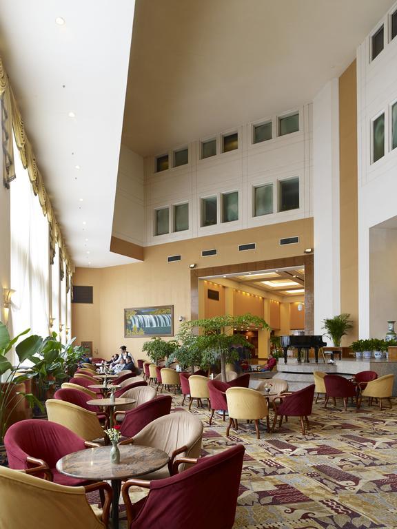 Yinhe Dynasty Hotel Чънду Екстериор снимка