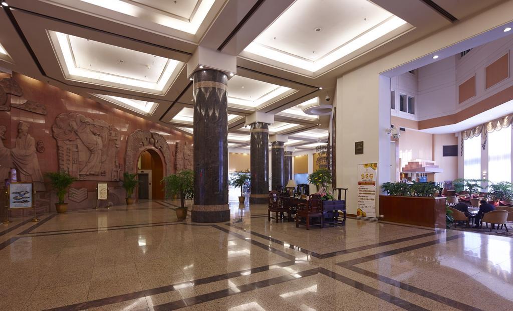 Yinhe Dynasty Hotel Чънду Екстериор снимка