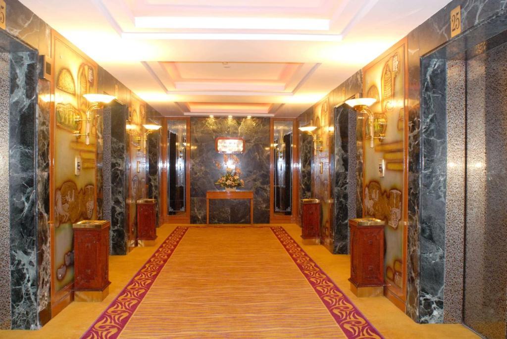 Yinhe Dynasty Hotel Чънду Екстериор снимка