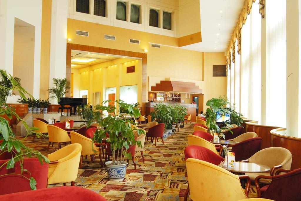 Yinhe Dynasty Hotel Чънду Екстериор снимка