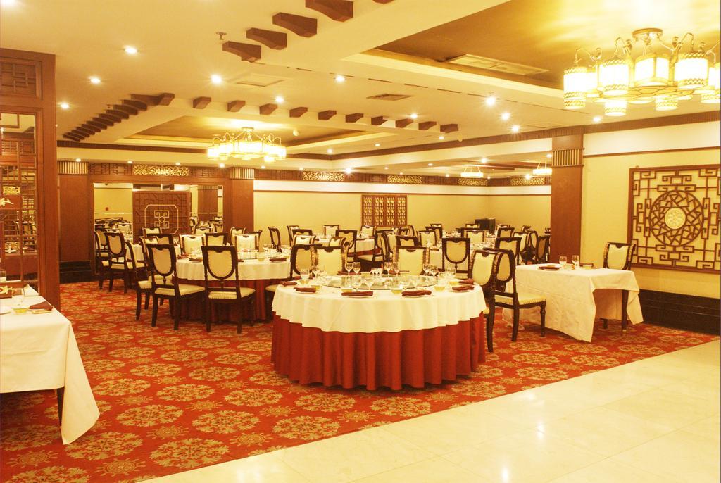 Yinhe Dynasty Hotel Чънду Екстериор снимка