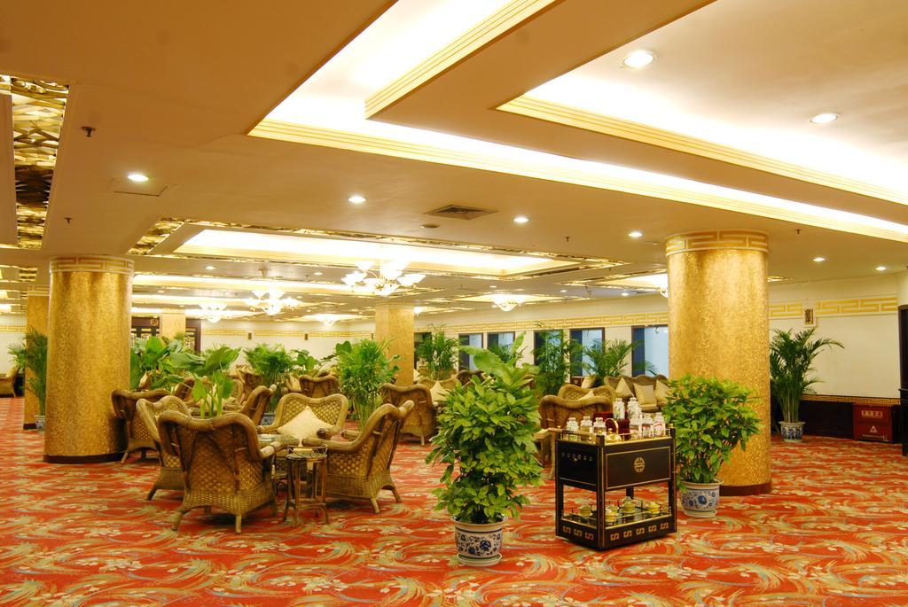 Yinhe Dynasty Hotel Чънду Екстериор снимка
