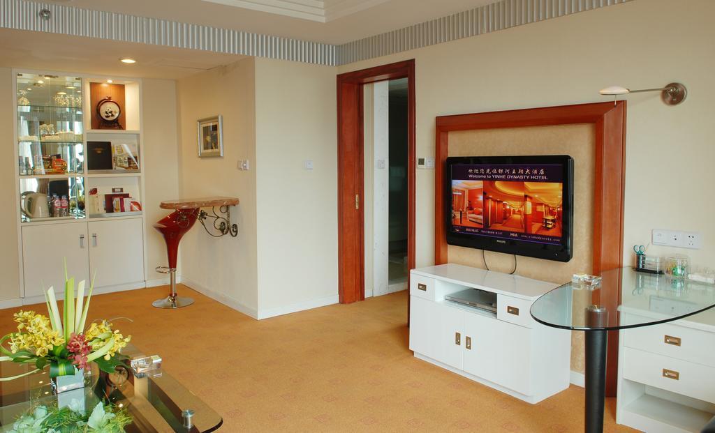 Yinhe Dynasty Hotel Чънду Екстериор снимка